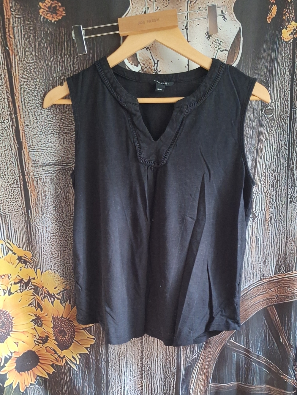 Tahari Black Sleeveless V-Notch Camisole
